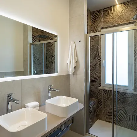 Pra-tu Design A 100m Dal Mare - P R A T U R E C C I Group Ριτσιόνε