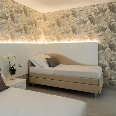 Pra-tu Design A 100m Dal Mare - P R A T U R E C C I Group Ριτσιόνε