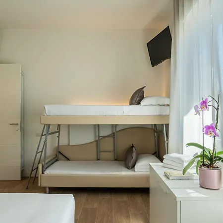 Pra-tu Design A 100m Dal Mare - P R A T U R E C C I Group