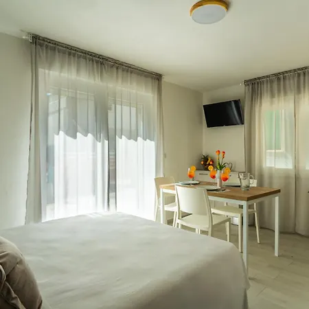 Pra-tu Design A 100m Dal Mare - P R A T U R E C C I Group Διαμέρισμα *