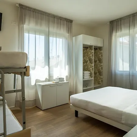 Pra-tu Design A 100m Dal Mare - P R A T U R E C C I Group *