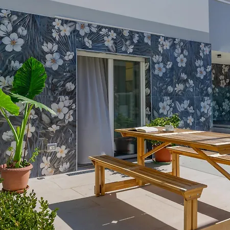 Pra-tu Design A 100m Dal Mare - P R A T U R E C C I Group Ριτσιόνε