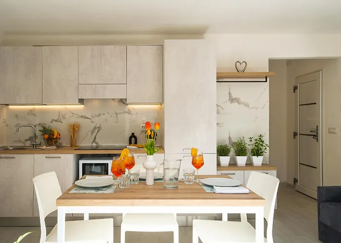 Pra-tu Design A 100m Dal Mare - P R A T U R E C C I Group