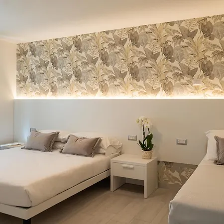 Pra-tu Design A 100m Dal Mare - P R A T U R E C C I Group Apartment *