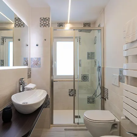 Pra-tu Design A 100m Dal Mare - P R A T U R E C C I Group *