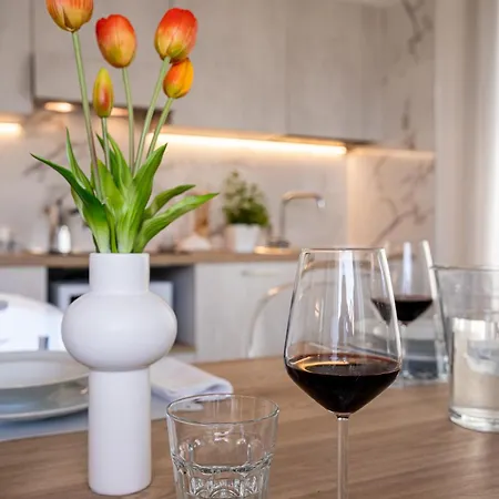 Pra-tu Design A 100m Dal Mare - P R A T U R E C C I Group *