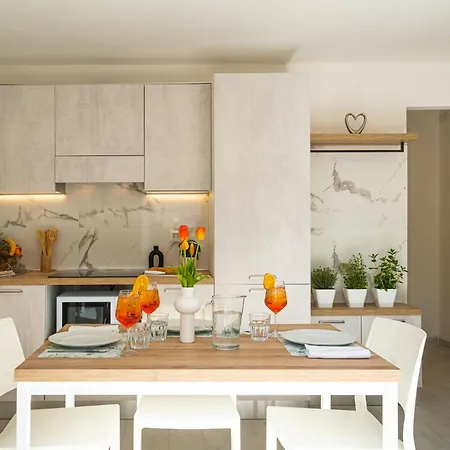 Pra-tu Design A 100m Dal Mare - P R A T U R E C C I Group