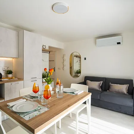 Pra-tu Design A 100m Dal Mare - P R A T U R E C C I Group *