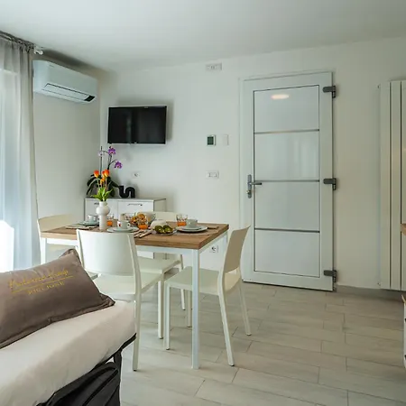 Pratu A 100 Metri Dal Mare - P R A T U R E C C I Group Apartman