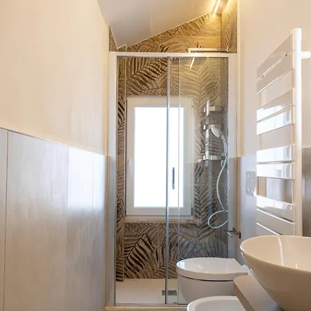 Pra-tu Design A 100m Dal Mare - P R A T U R E C C I Group *