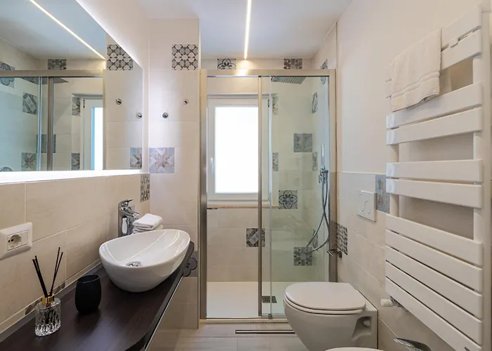 Pra-tu Design A 100m Dal Mare - P R A T U R E C C I Group *