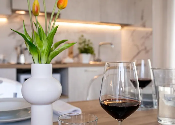 Pra-tu Design A 100m Dal Mare - P R A T U R E C C I Group *