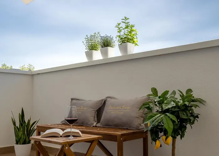 Apartman Pra-tu Design A 100m Dal Mare - P R A T U R E C C I Group