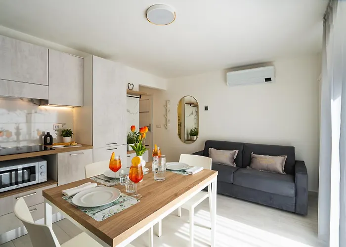 Pra-tu Design A 100m Dal Mare - P R A T U R E C C I Group *