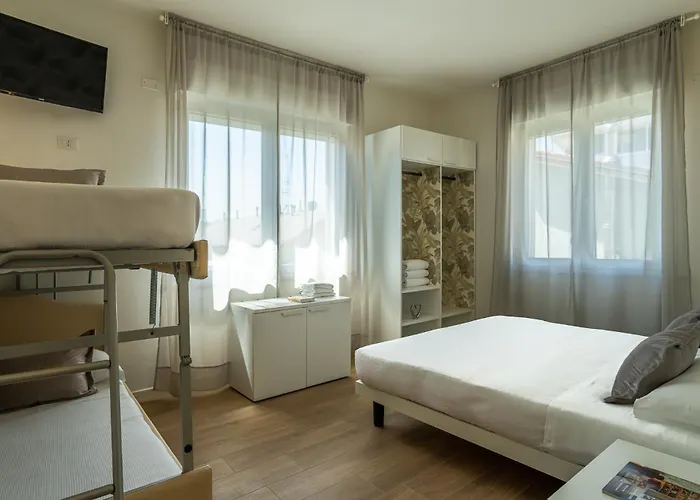 Pra-tu Design A 100m Dal Mare - P R A T U R E C C I Group *